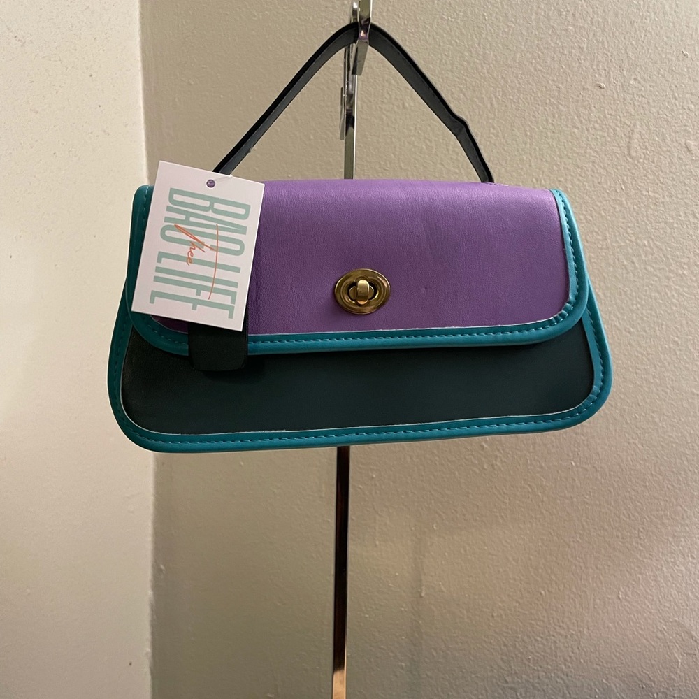 Twist to Lock Envelope Handbag - Picture 2 of 9